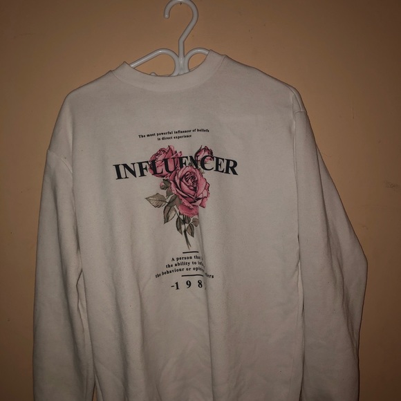 white sweatshirt INFLUENCER - Picture 1 of 4